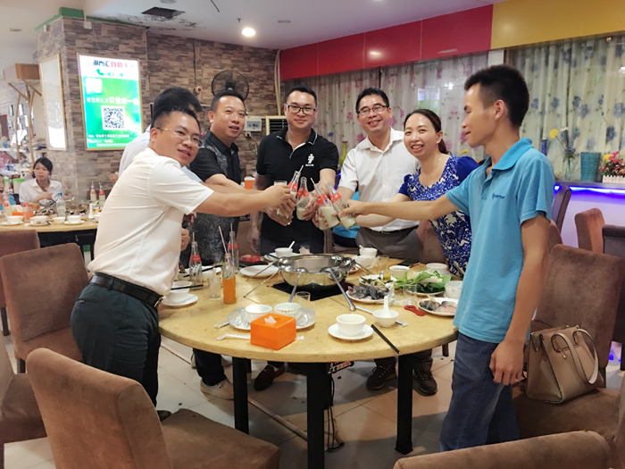 1467621867_12.jpg 6月員工生日會(huì)配圖3.jpg